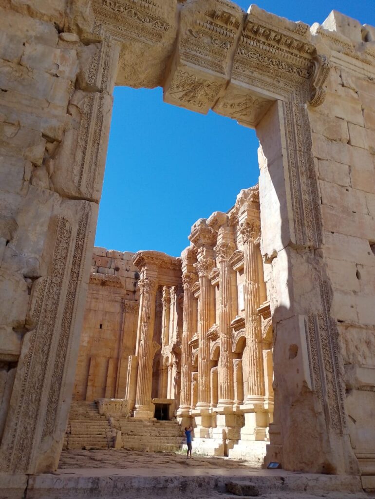 مدخل معبد باخوس 